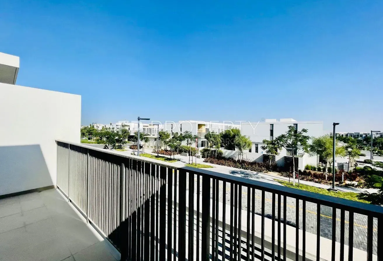 Spacious 3 bedroom Townhouse in best community