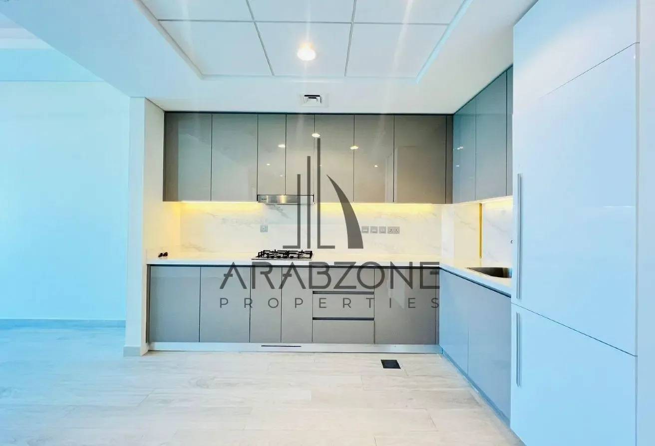 Bright and spacious |fitted kitchen prime location