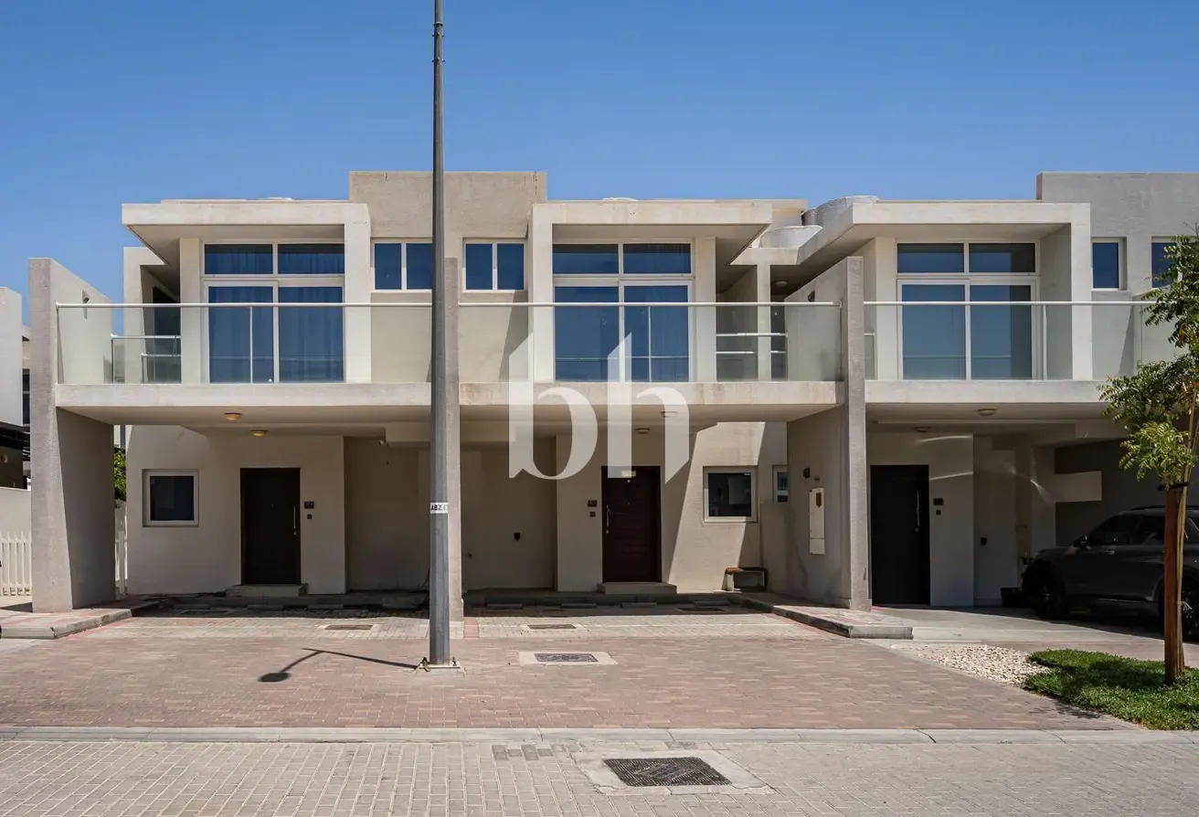 Managed | Middle Unit | Unfurnished | Vacant