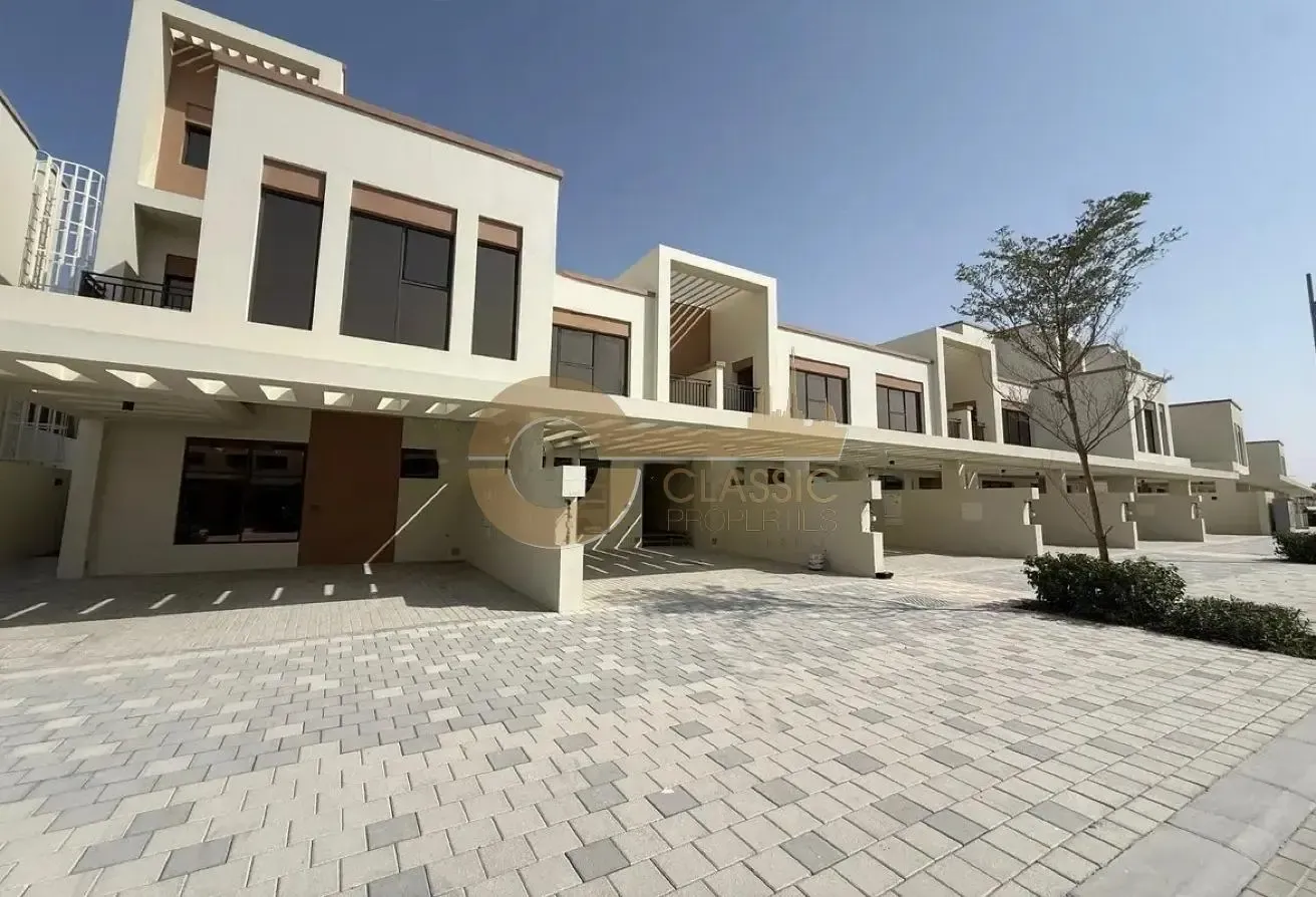 MID END UNIT | CORNER LAYOUT | MULTIPLE BALCONIES