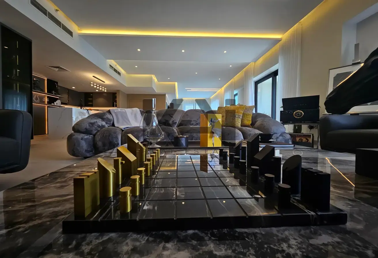 Elegant Penthouse | Fully Upgraded | Sea View