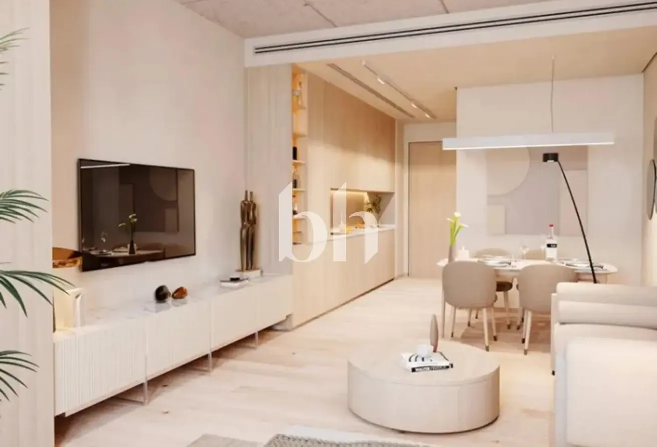 Large Unit | Furnished | High End | Mid Floor