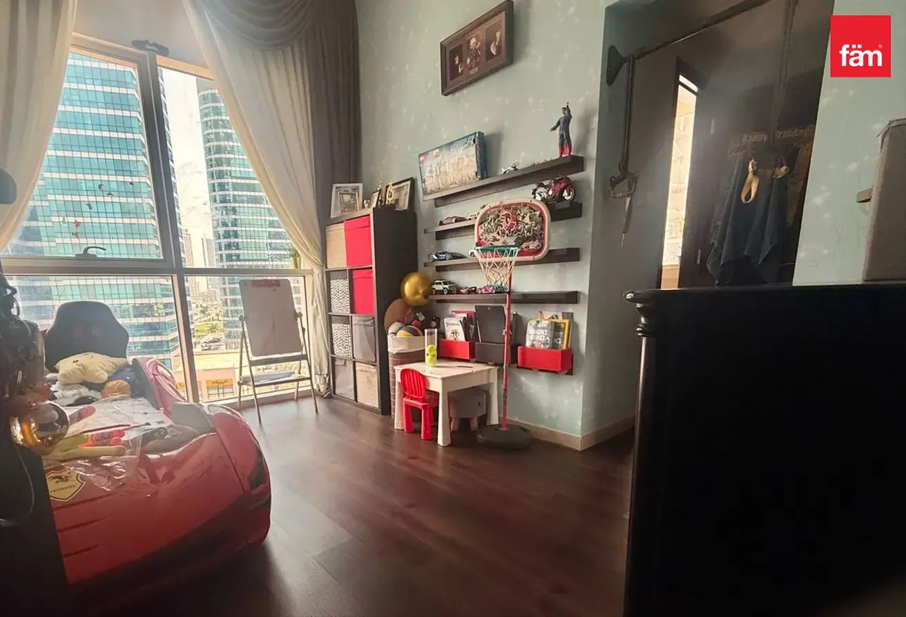 Upgraded | Lake View | Closed Kitchen