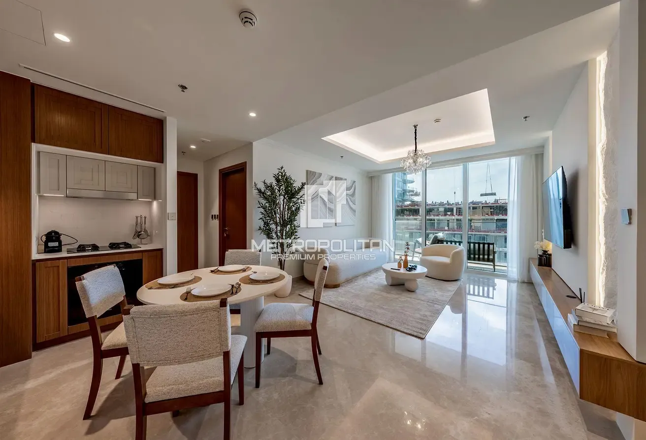 Vacant | High Floor | Beach Access Living