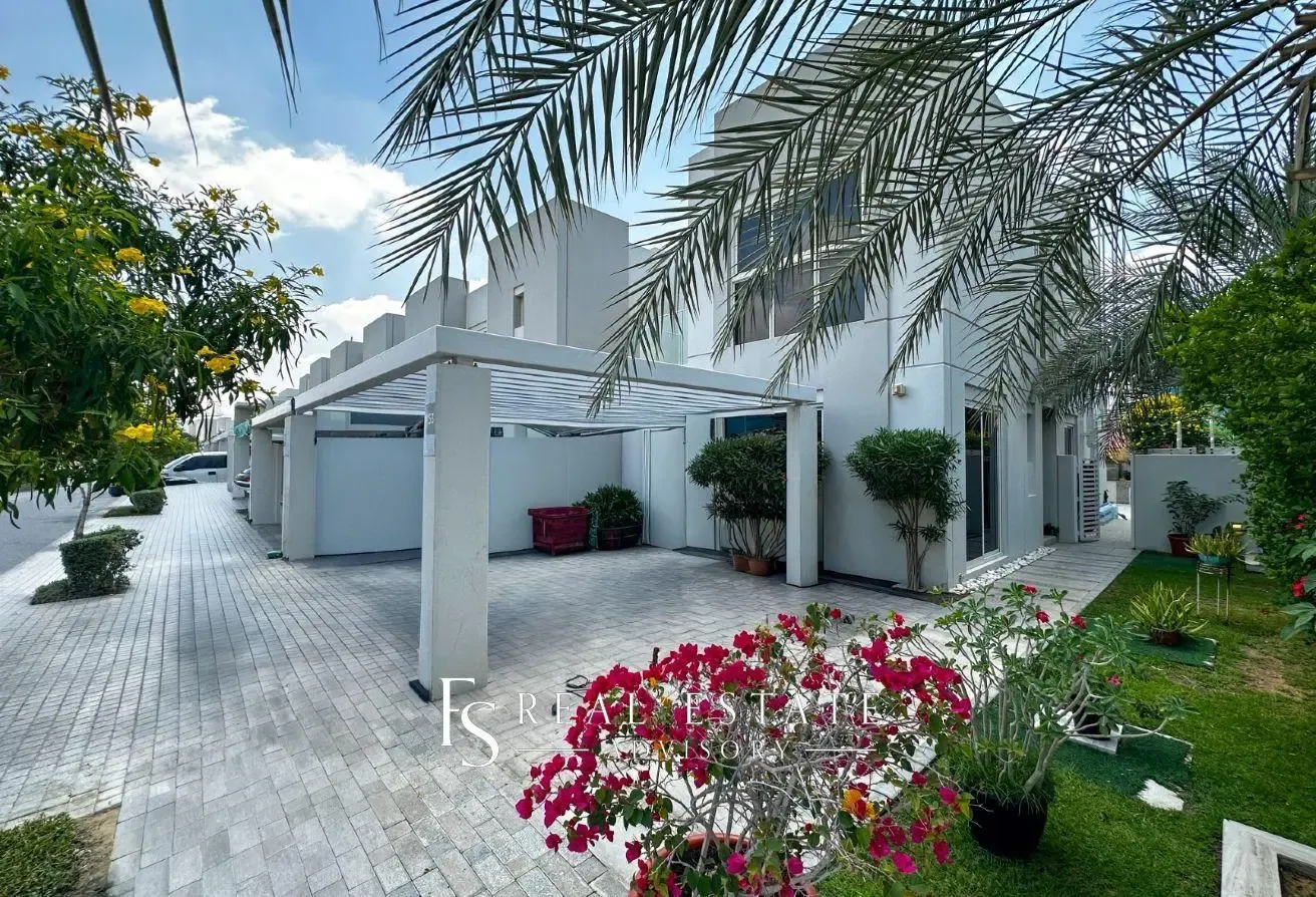 Corner unit - Big plot - Vacant on transfer