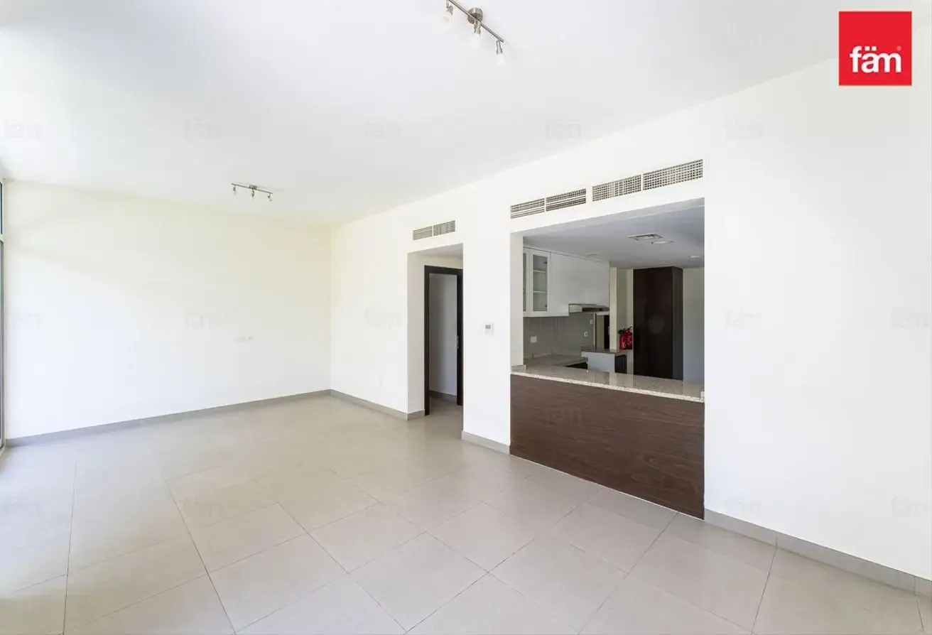 Arabella 3 Beds Semidetached Facing The Park