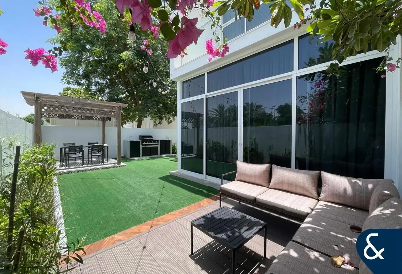 4 Bed Twin Villa | Close To Pool | Single Row