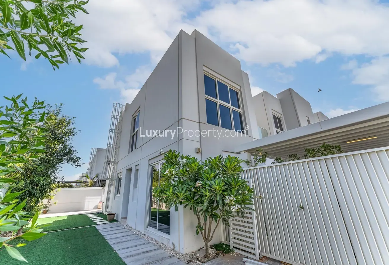 Bright & Spacious | Modern | Corner Unit