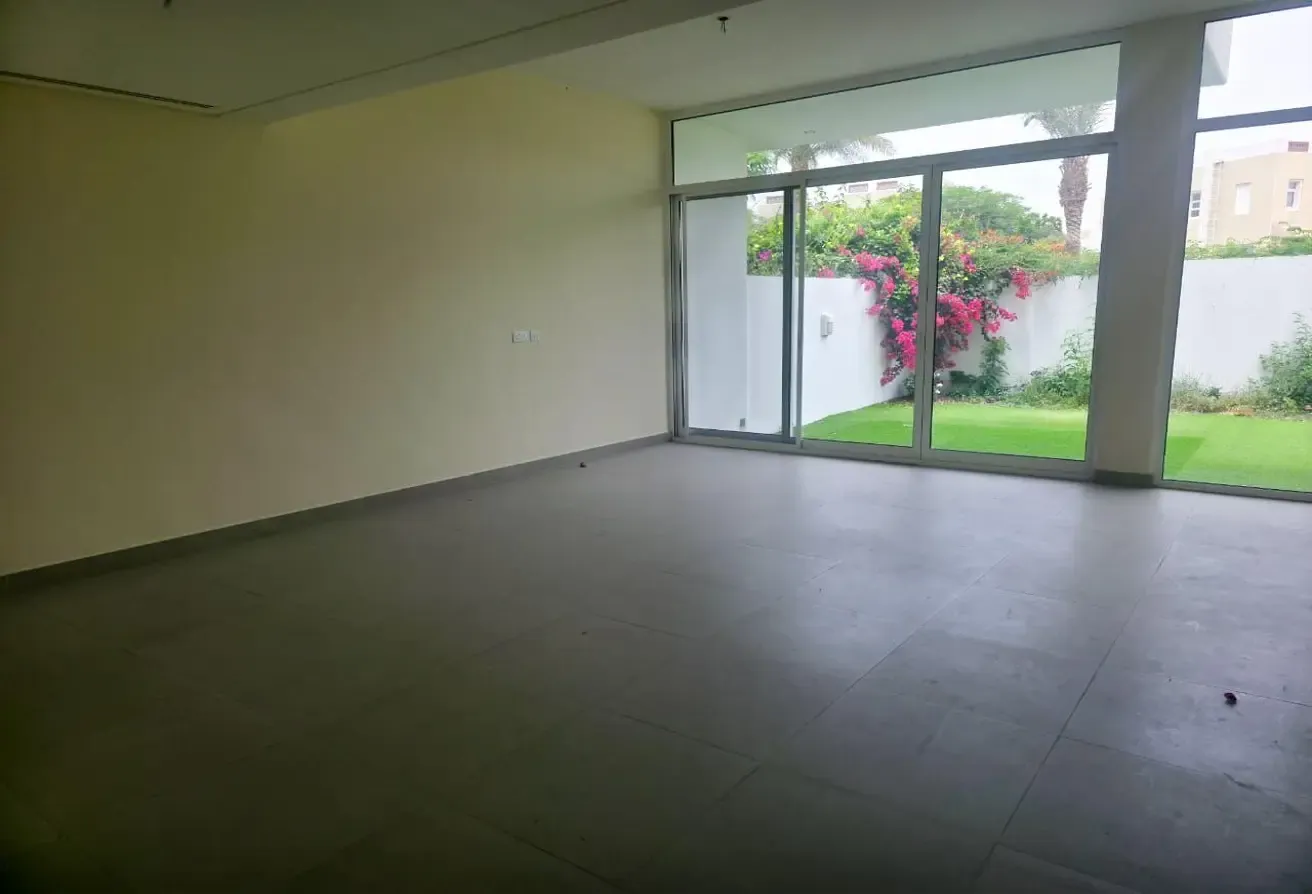 Well-Maintained 3BR Huge  Townhouse Garden Sale