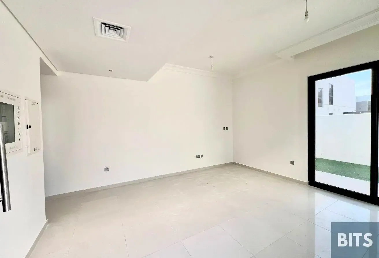 R2EM | 3+Maid | Close Kitchen | L shape Garden |
