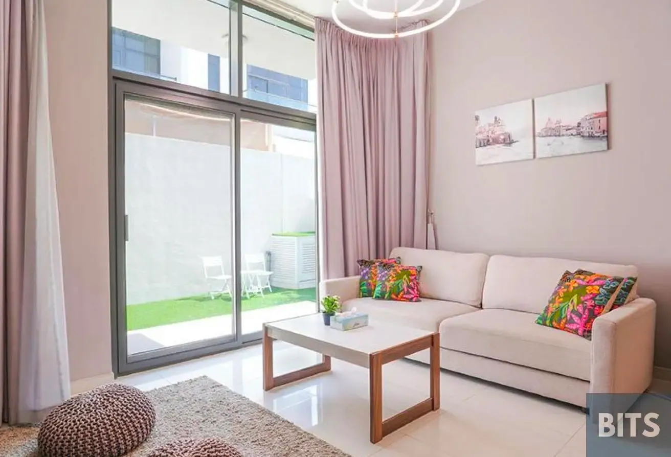 R2EM | SINGLE ROW | MODERN LIVING | SPACIOUS