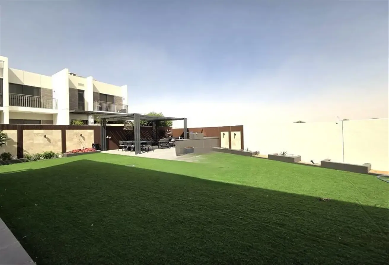 Price Drop / Fully Upgraded / Massive Lawn