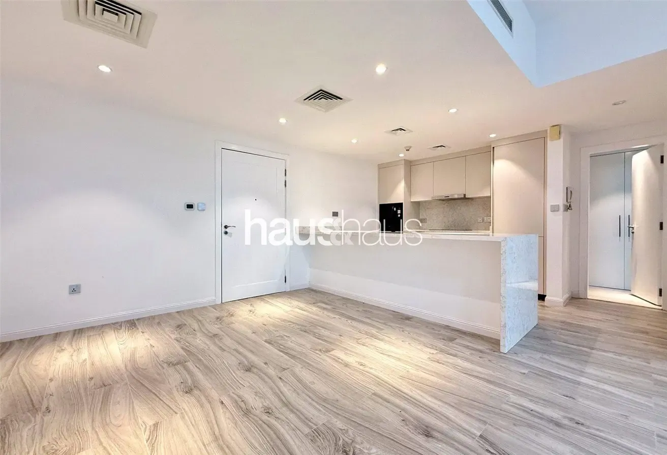 Tenanted | Ground Floor | Large Terrace | Upgraded