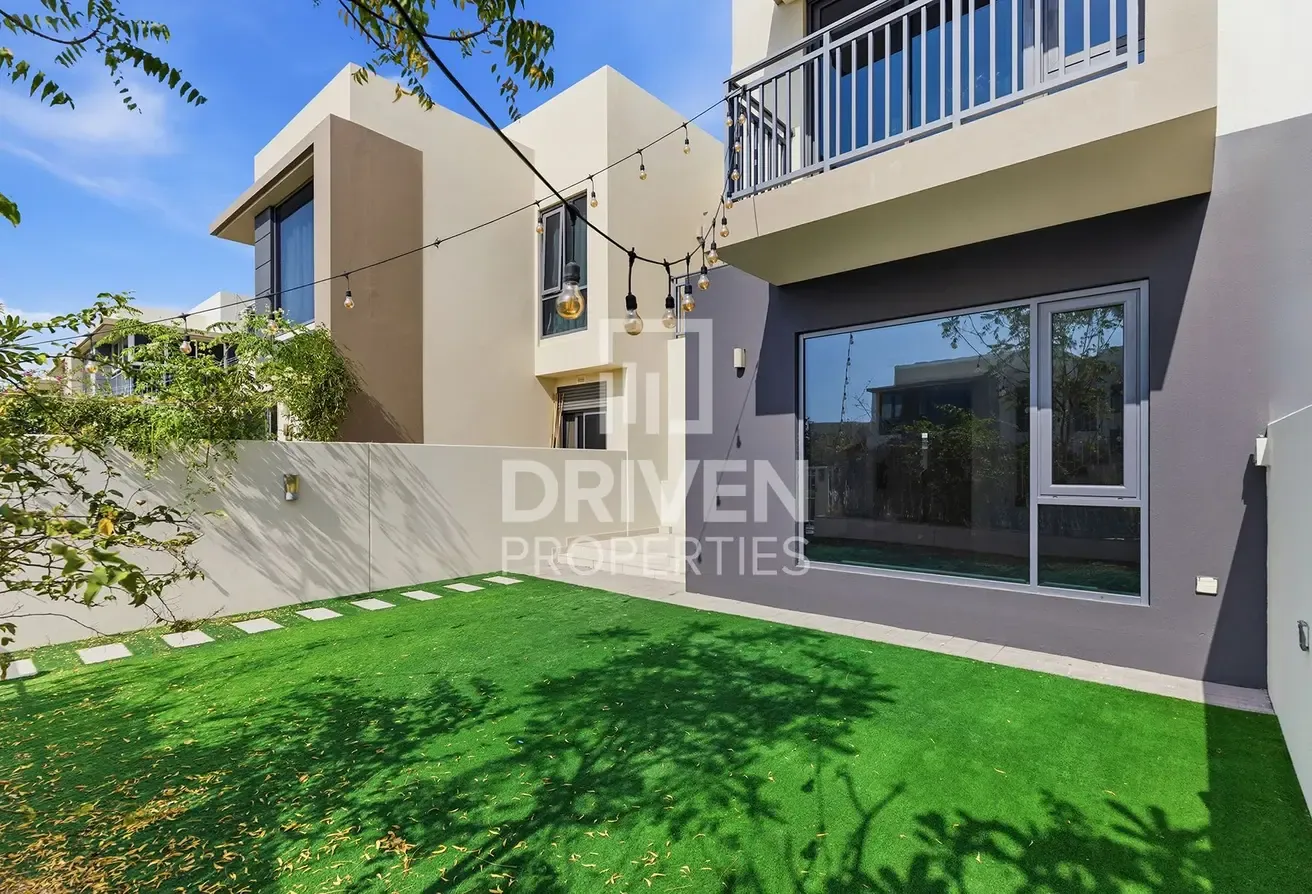 Green Belt | Vacant | Well Maintained Villa