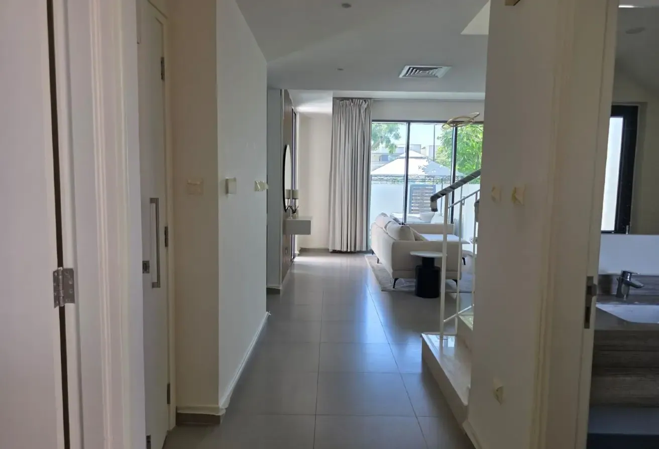 Upgraded | Furnished 3bed+M | Single Row
