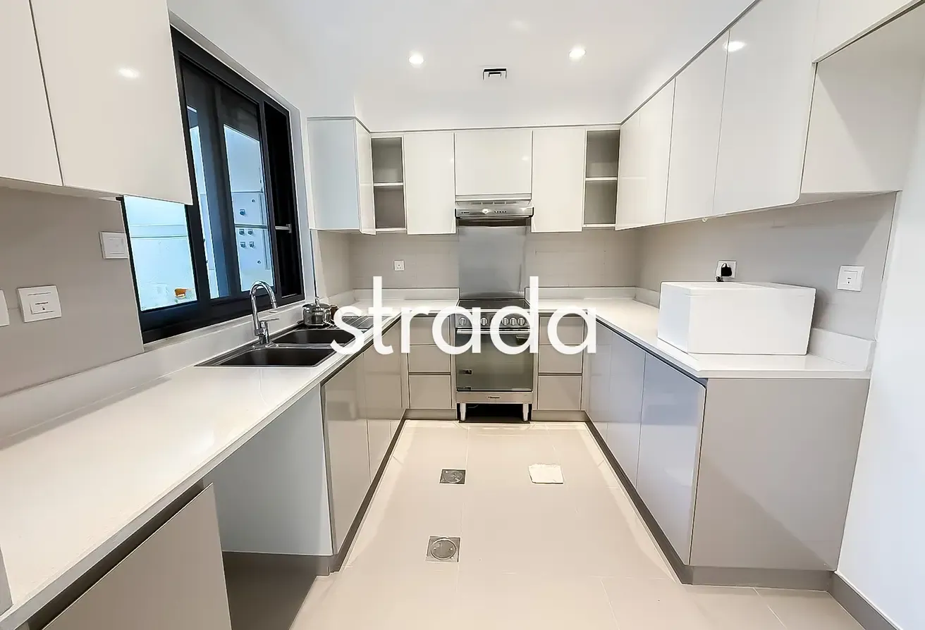 Single Row | Private Pool | Available Now