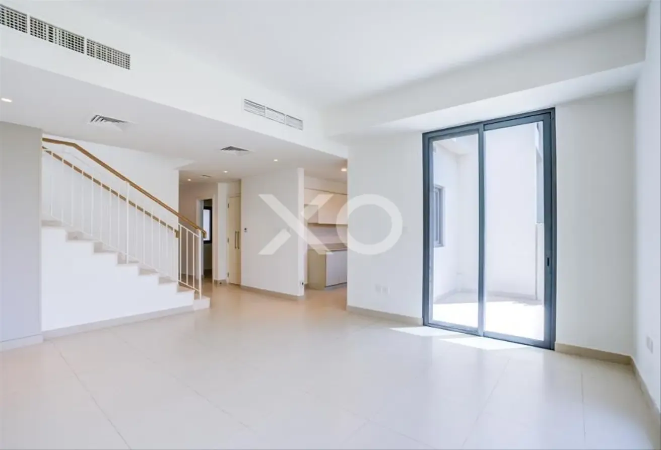 Vacant | Single Row | Landscaped Garden