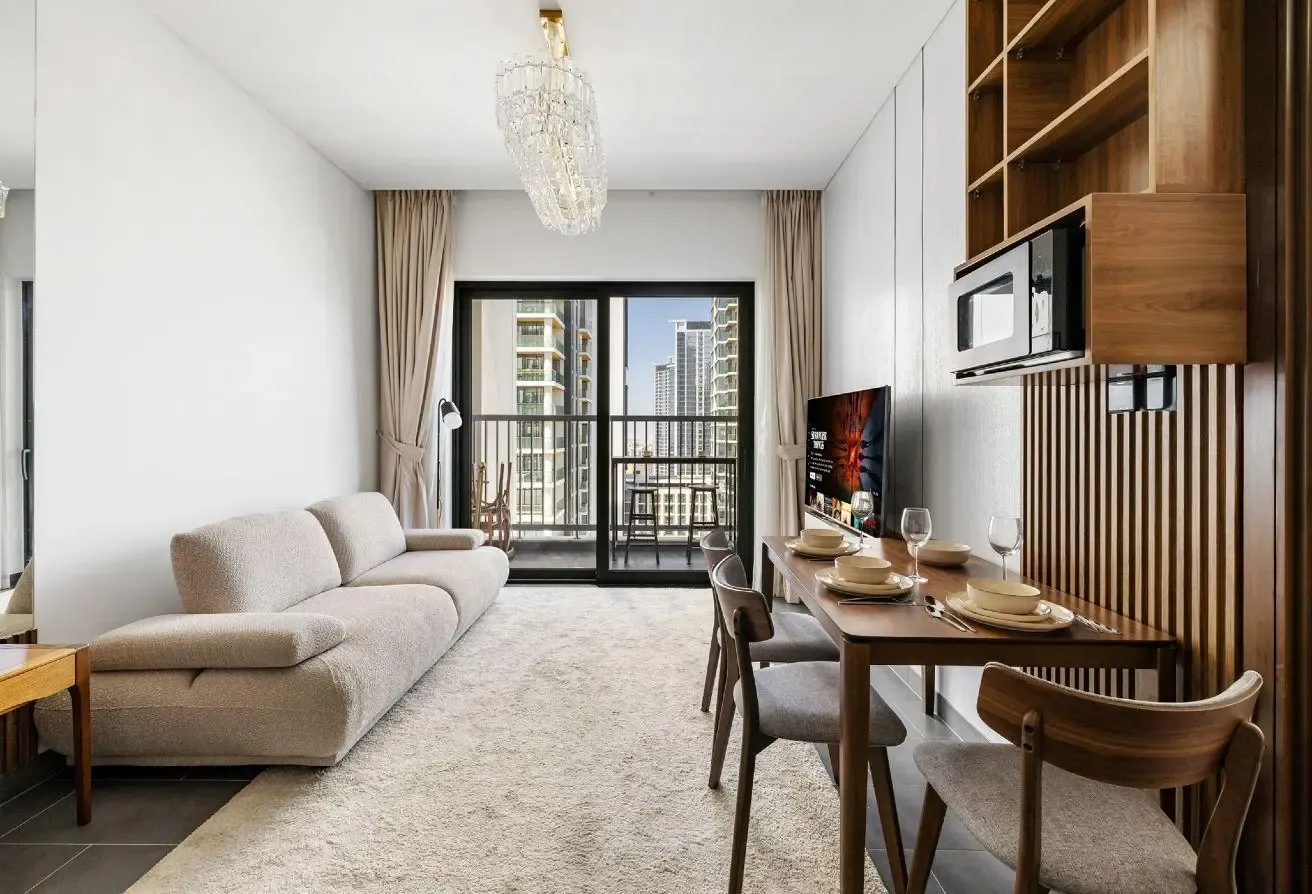 Flexible Cancellation Terms | High Floor | Cozy