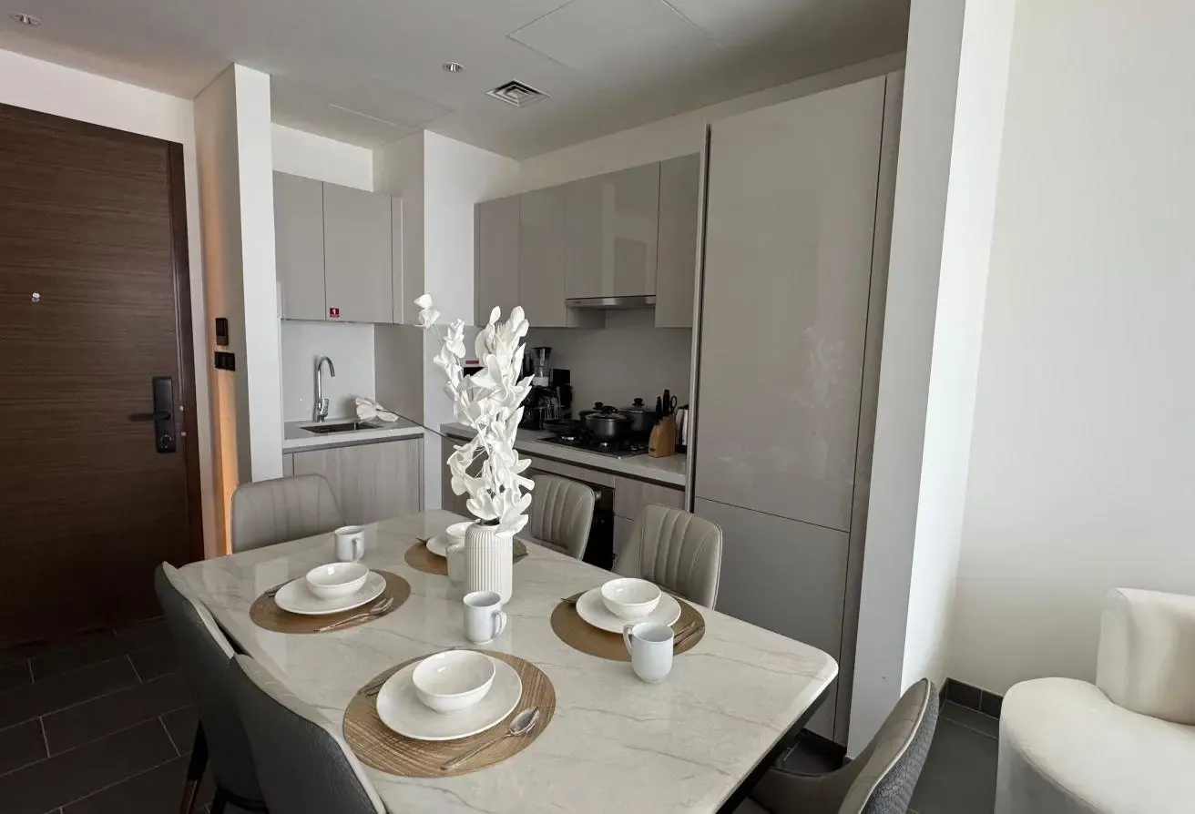 1BD NEW THE CREST