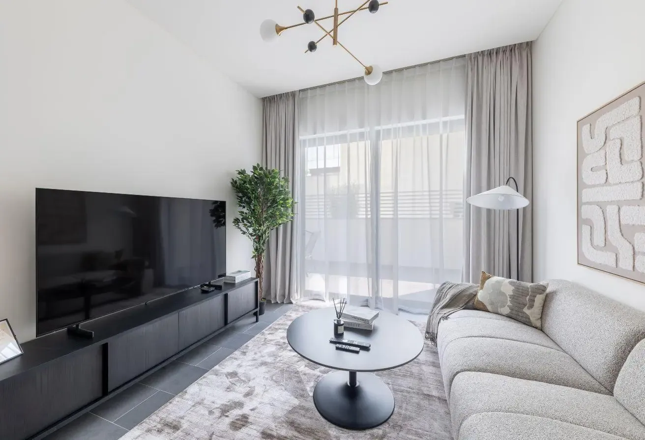 Modern interiors | Creek & skyline views