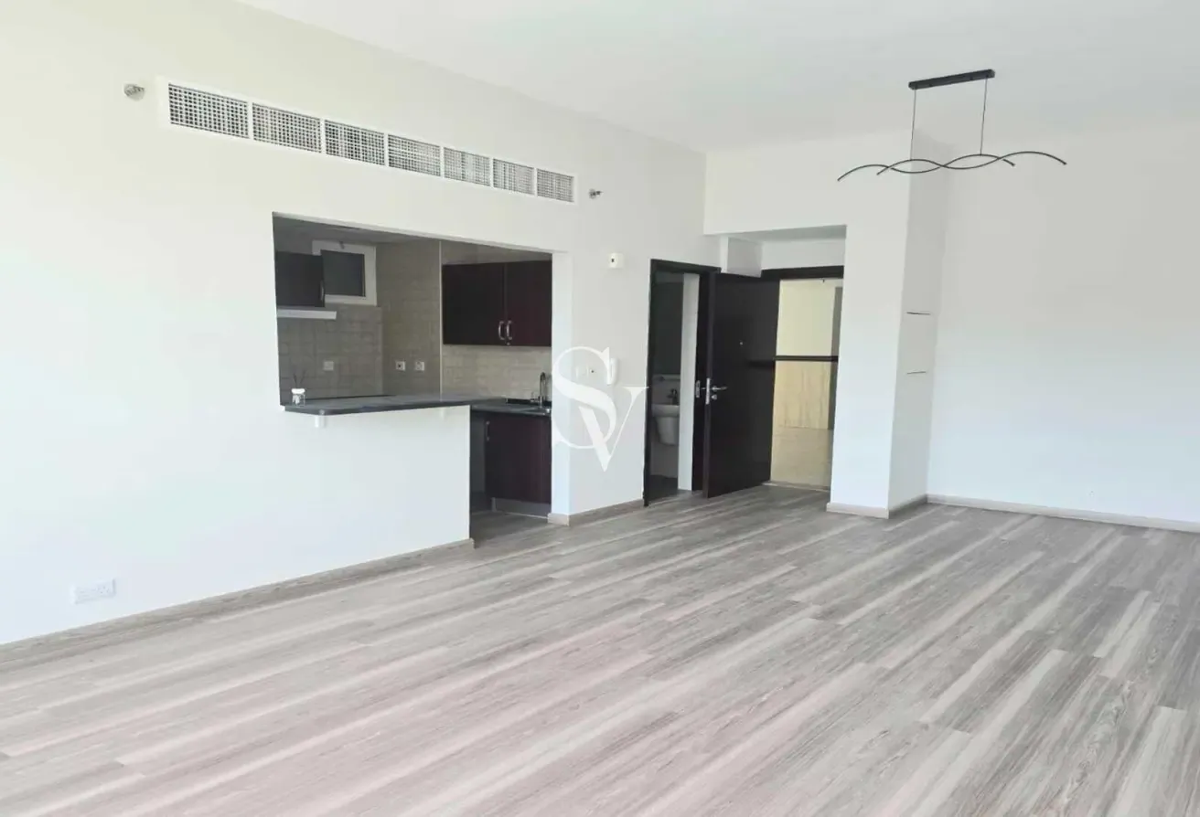 FAMILY FRIENDLY | MODERN SPACIOUS UNIT | BALCONY