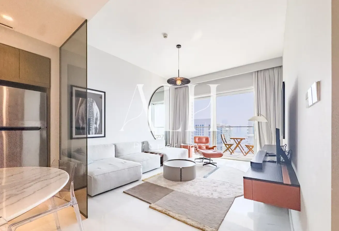 Upgraded | High Floor | Sea View