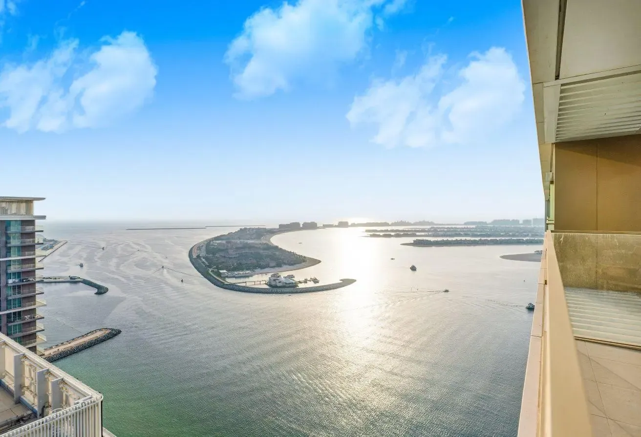 Rare Corner / Highly furnished / High floor
