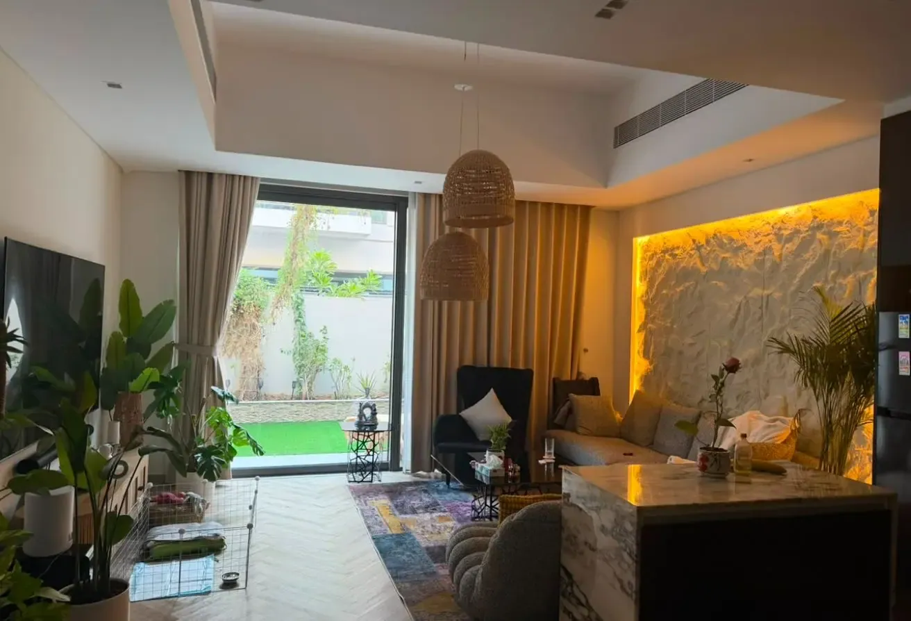 VASTU UNIT | FULLY FURNISHED | UPGRADED