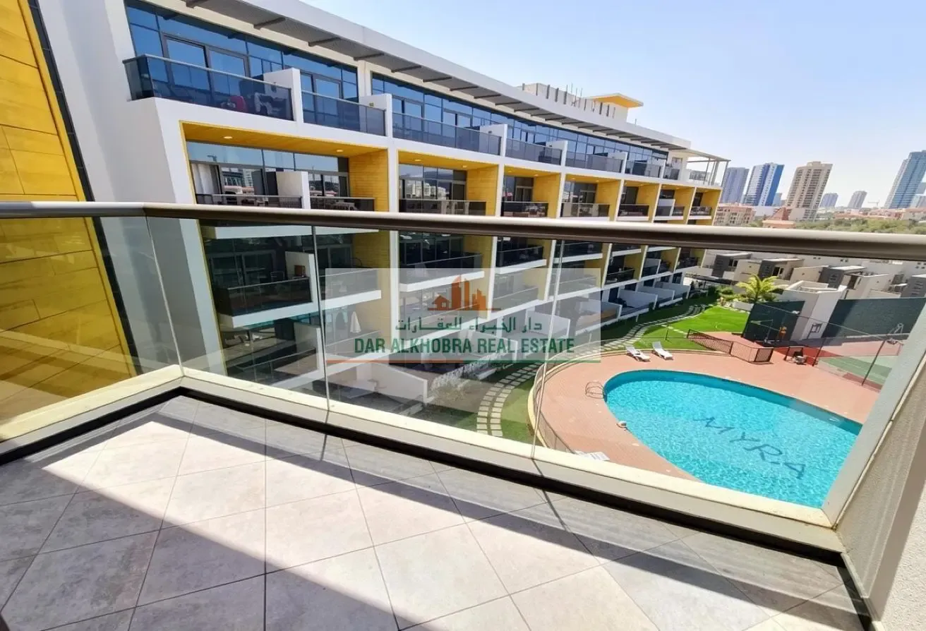 Bright Studio | Crystal Residence | Street View