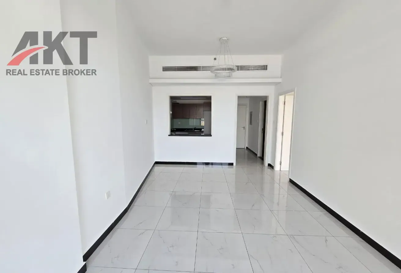 1 BR WITH SPACIOUS TERRACE/FRONT OF POOL