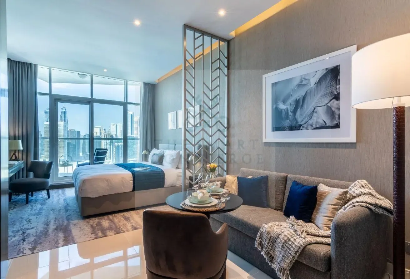 Magnificent studio with Panoramic views of Canal!