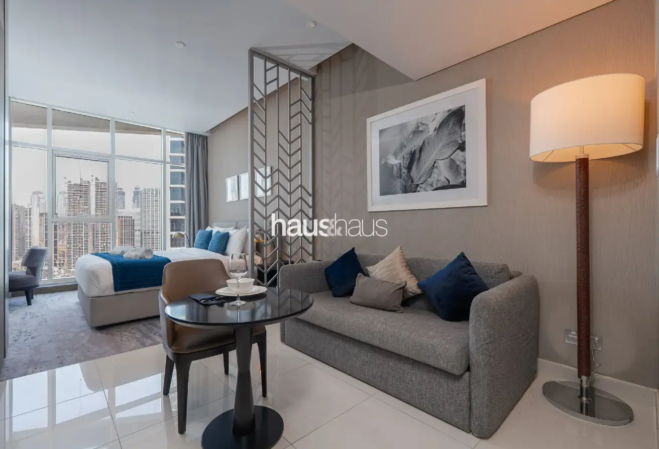 Canal View Studio | Near Burj Khalifa | Modern