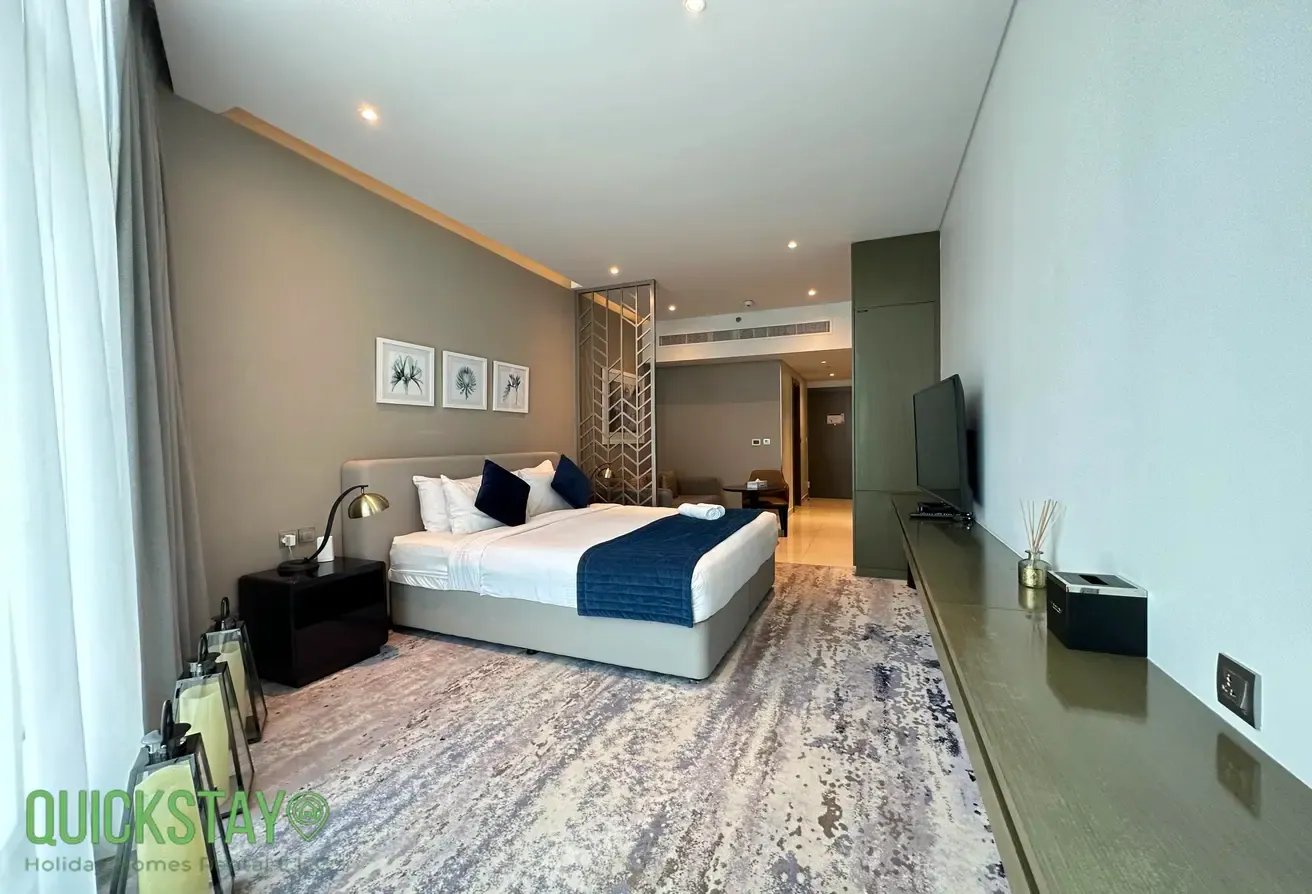 Luxury Furnished Studio Canal View Bills Inclusive