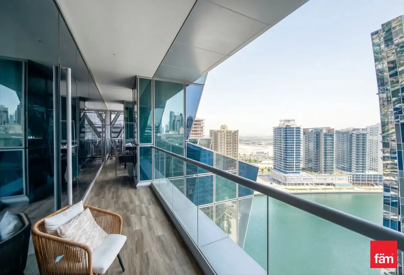 1br J One Tower | 820 SQFT | Partial Canal View