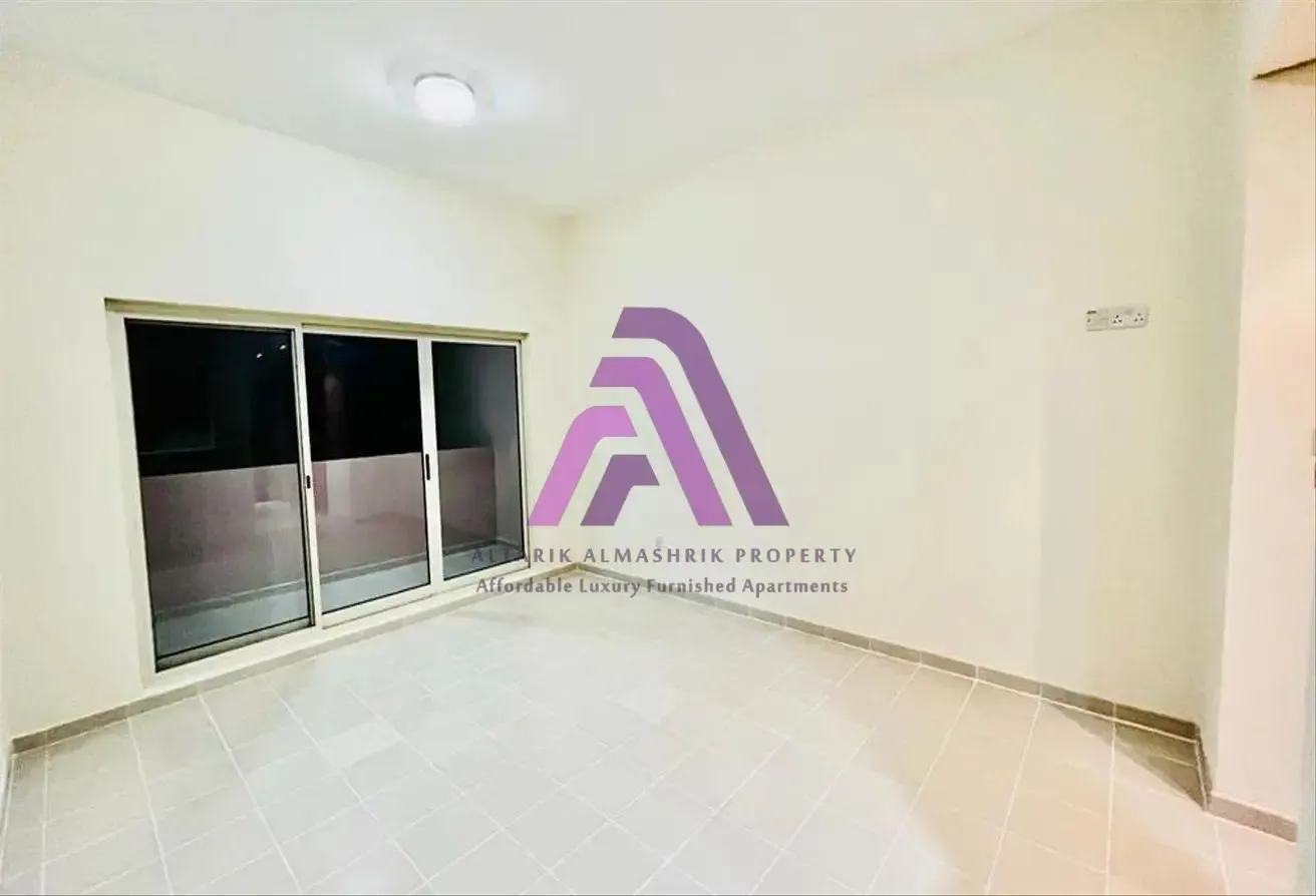 Studio with Balcony Chiller free, Covered Parking