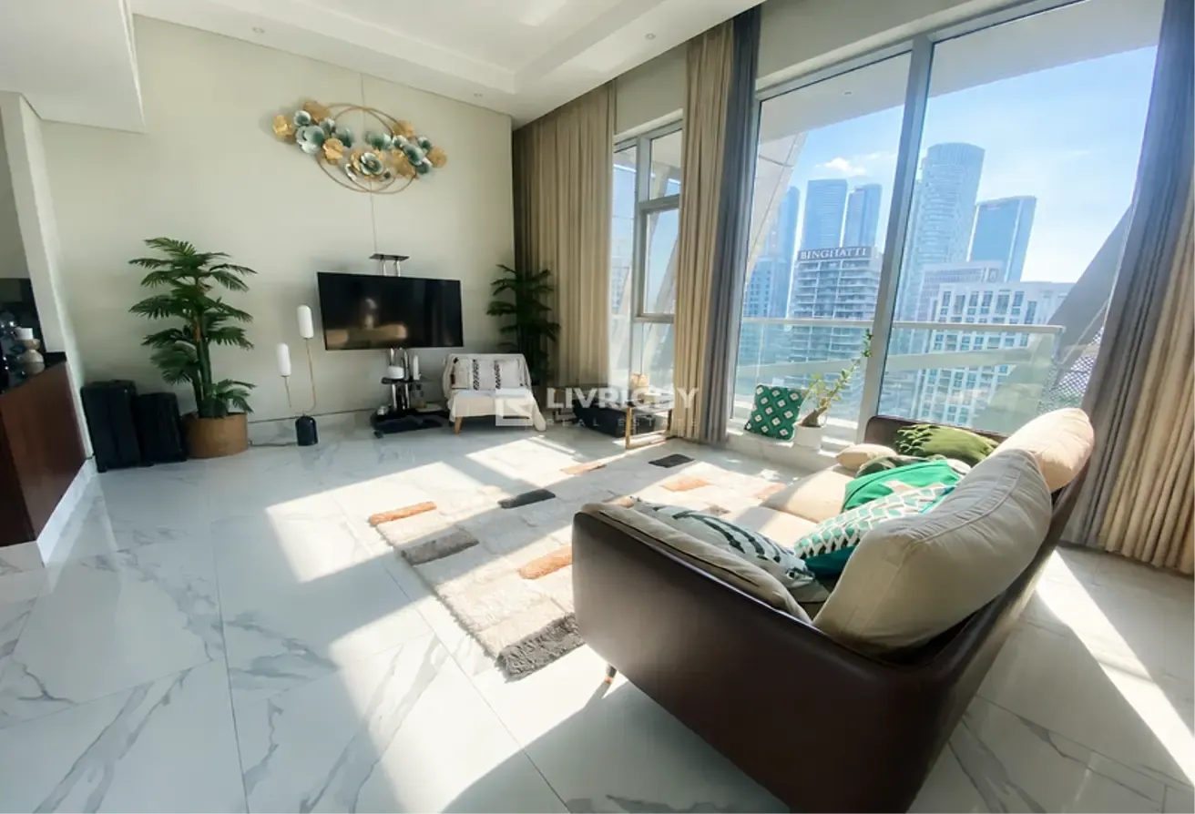 CANAL VIEW | FULLY FURNISHED | SPACIOUS LAYOUT