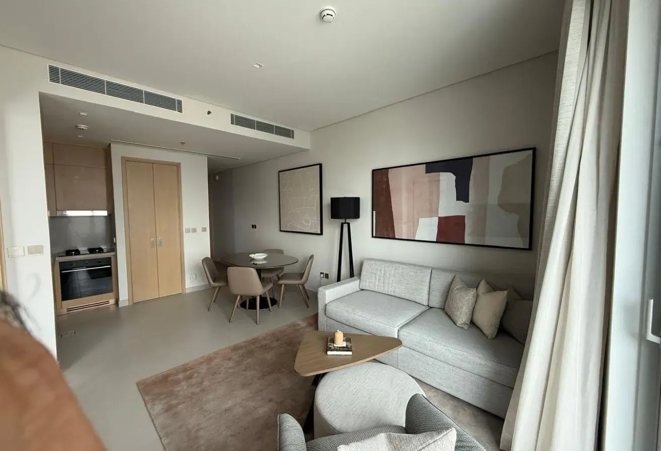 1 BR Apartment in Downtown Dubai with Water View