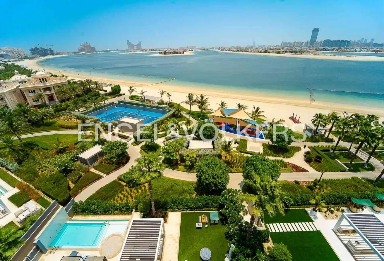 Palm Views | Beach Access | Extra Flexible Room