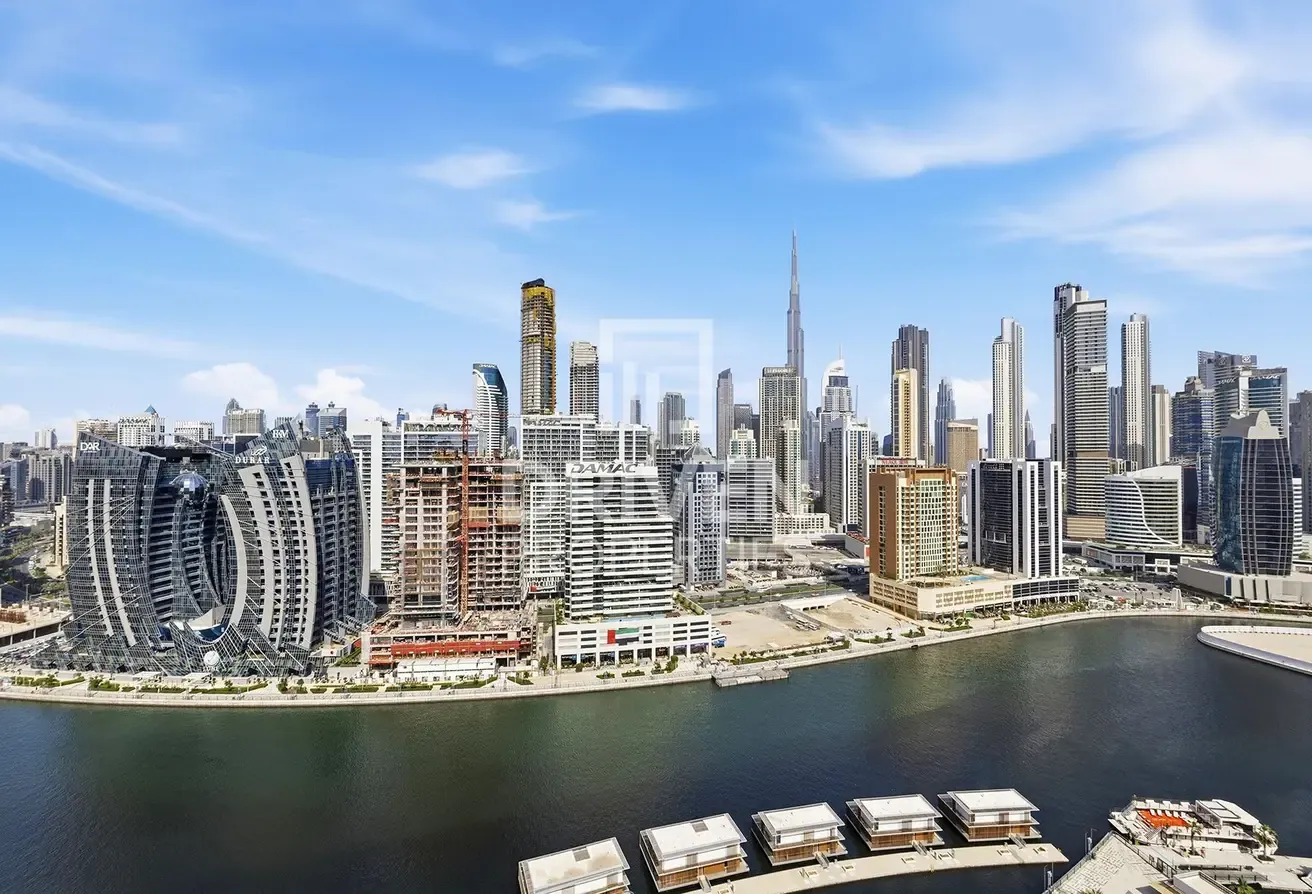 Prime Unit | Waterfront Living | Ready to Move in