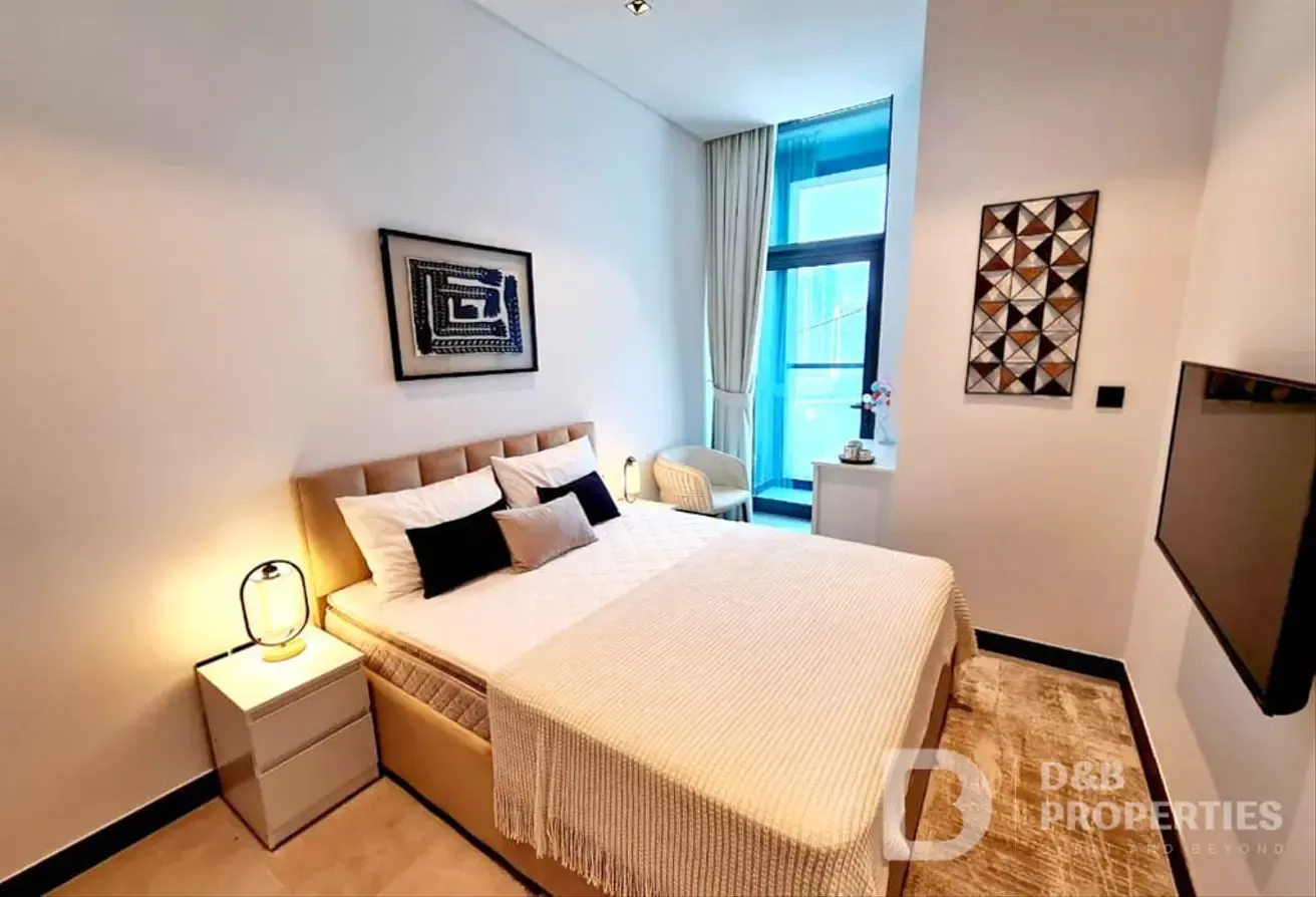TASTEFULLY FURNISHED | CANAL VIEW | TENANTED