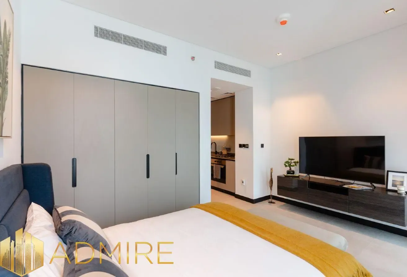 Vacant | Prime Location I Spacious I City View