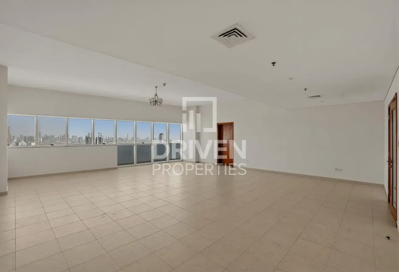 High Floor with Stunning Sea View | Spacious