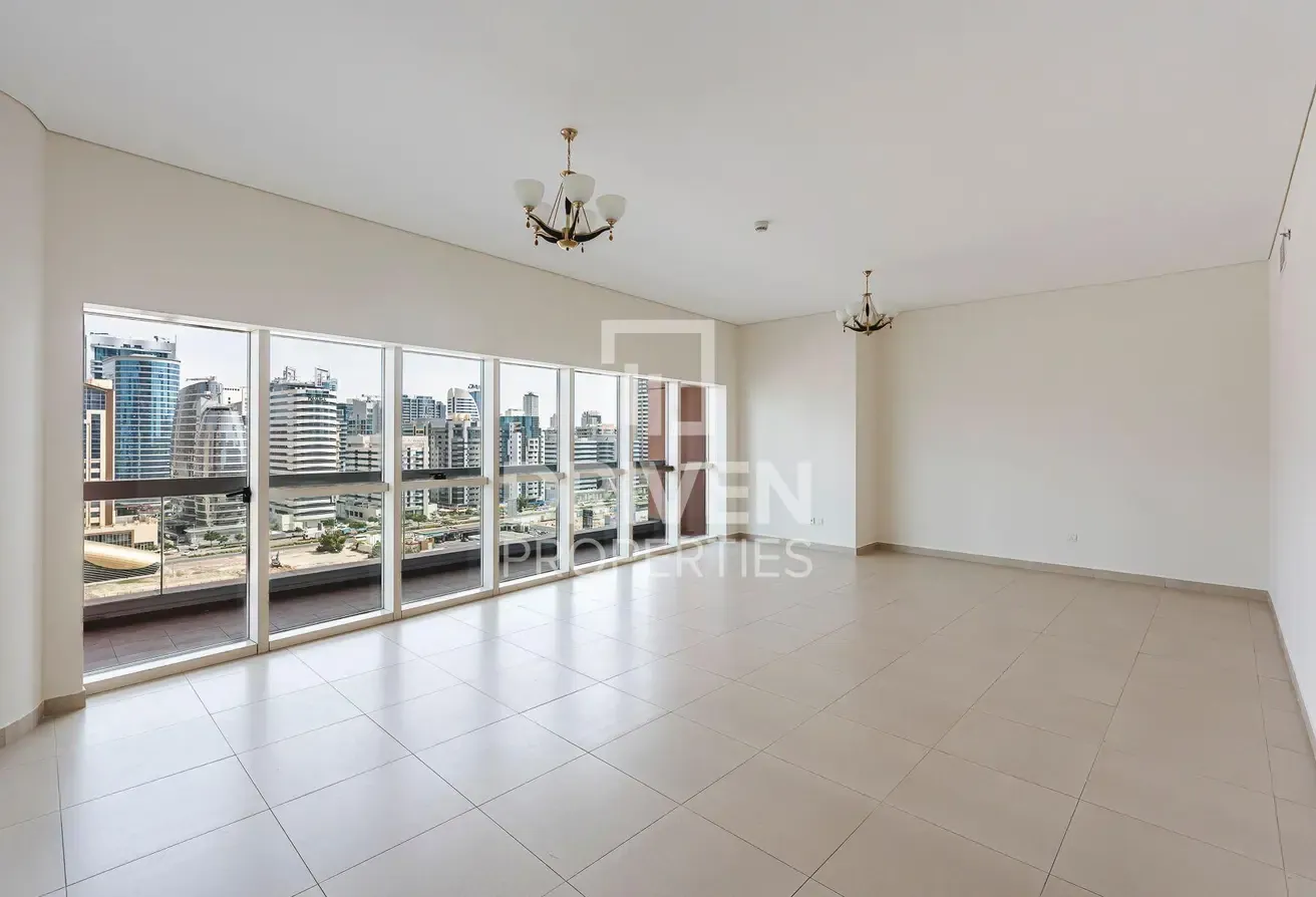 Modern and Bright Apartment | Prime Location
