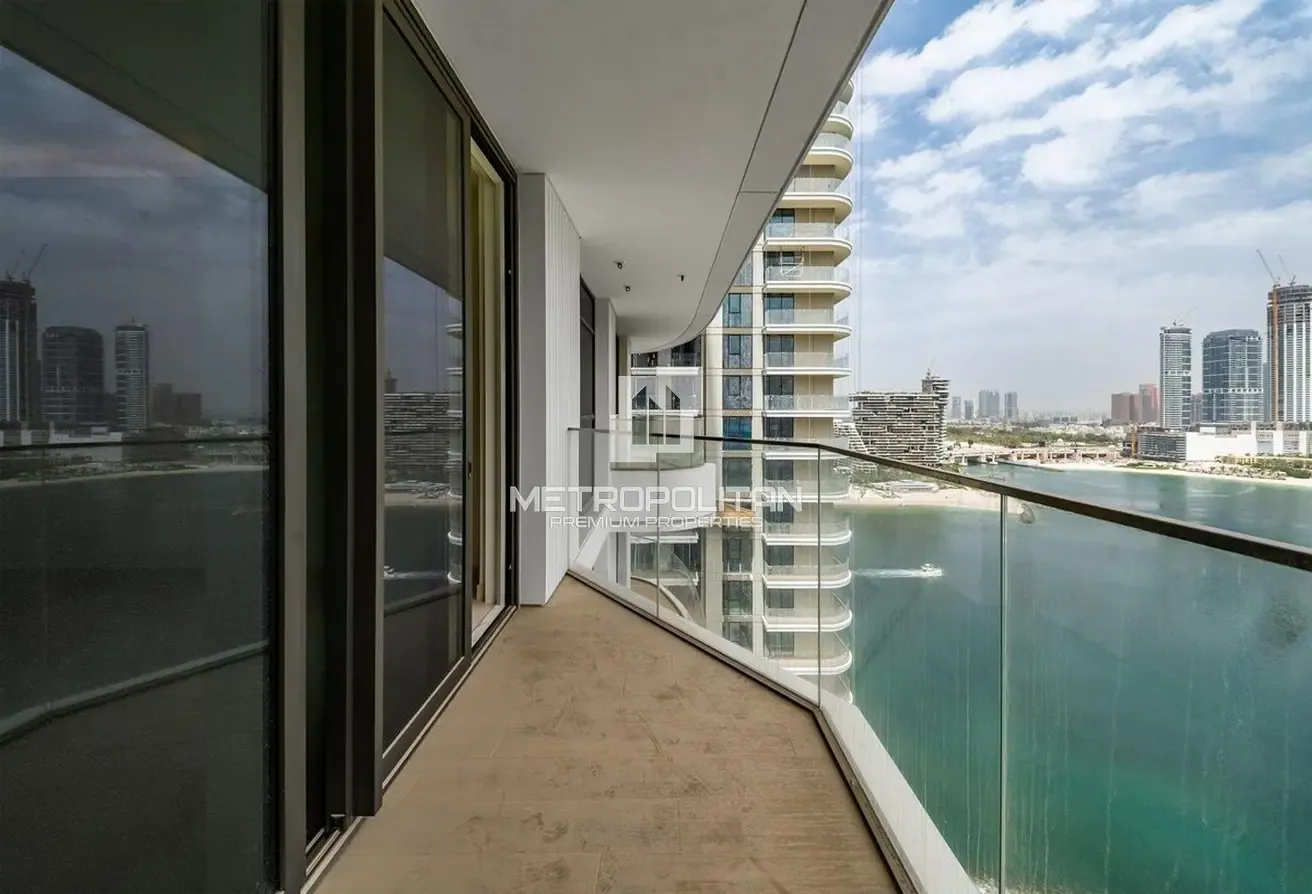 Exclusive | Vacant | Beach Facing | Rare Unit