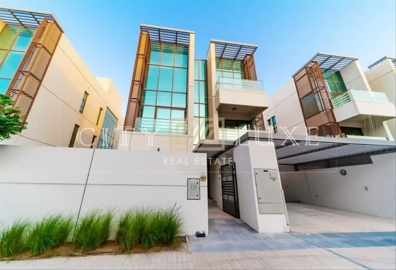 Large 6 Br - Single Row | Vacant | Near Gym, Pool