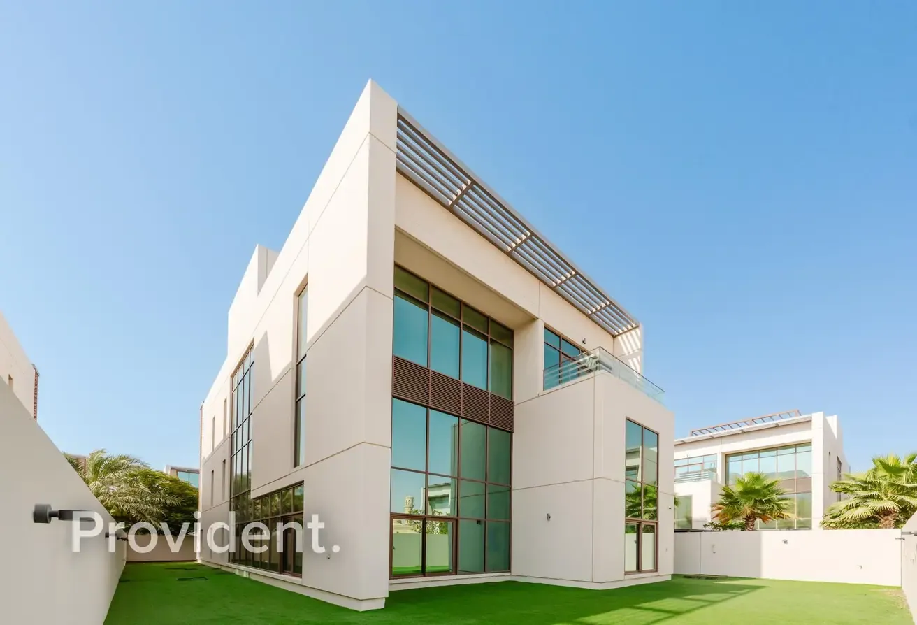 Luxury Villa | 6BR+Maid+Driver | Negotiable
