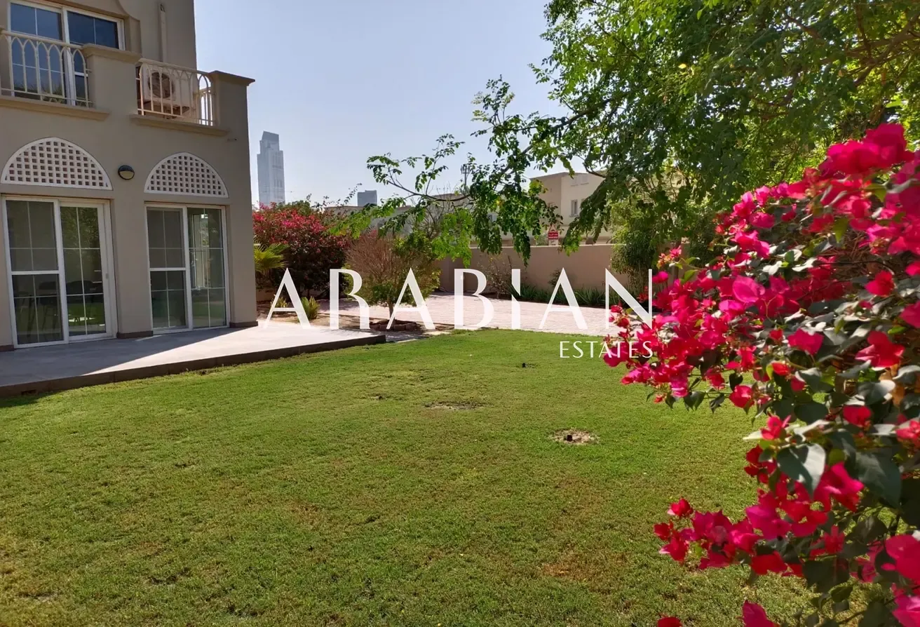 Huge Plot | End Unit | 3 Bedroom | Close To Lake
