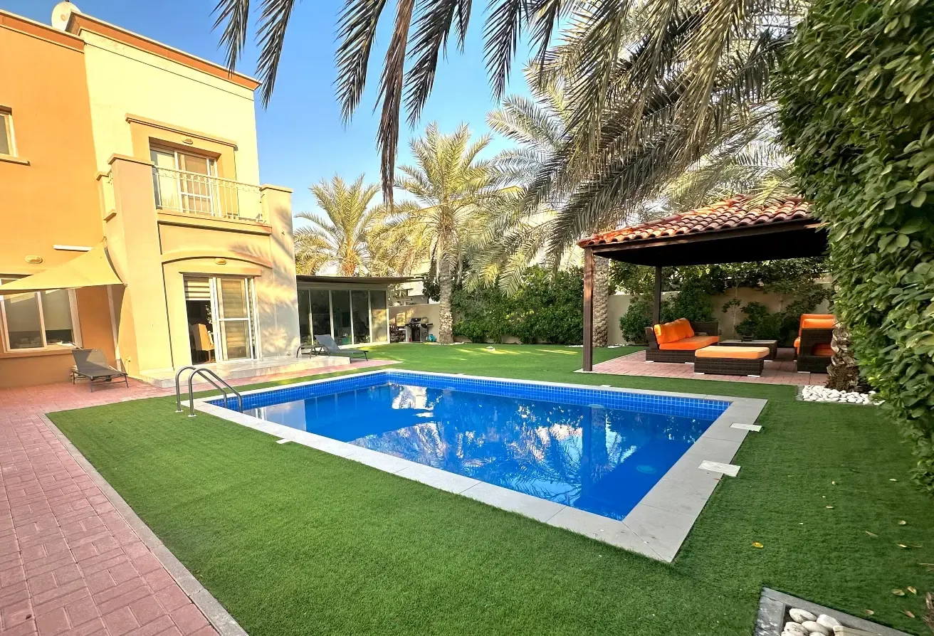 Corner Plot | Private Pool | Vacant Soon