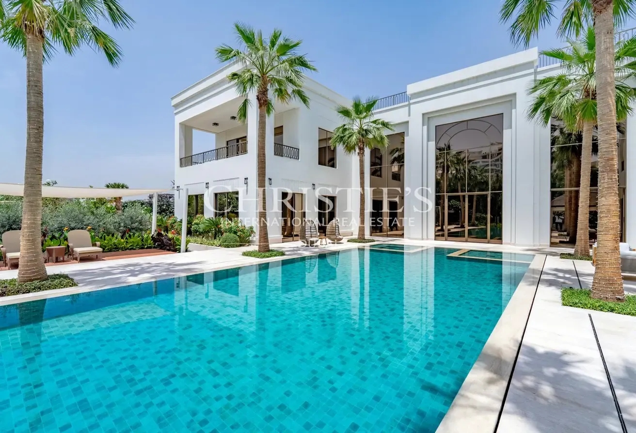 Bespoke Unique Mansion | Basement, Golf, Gym, Spa