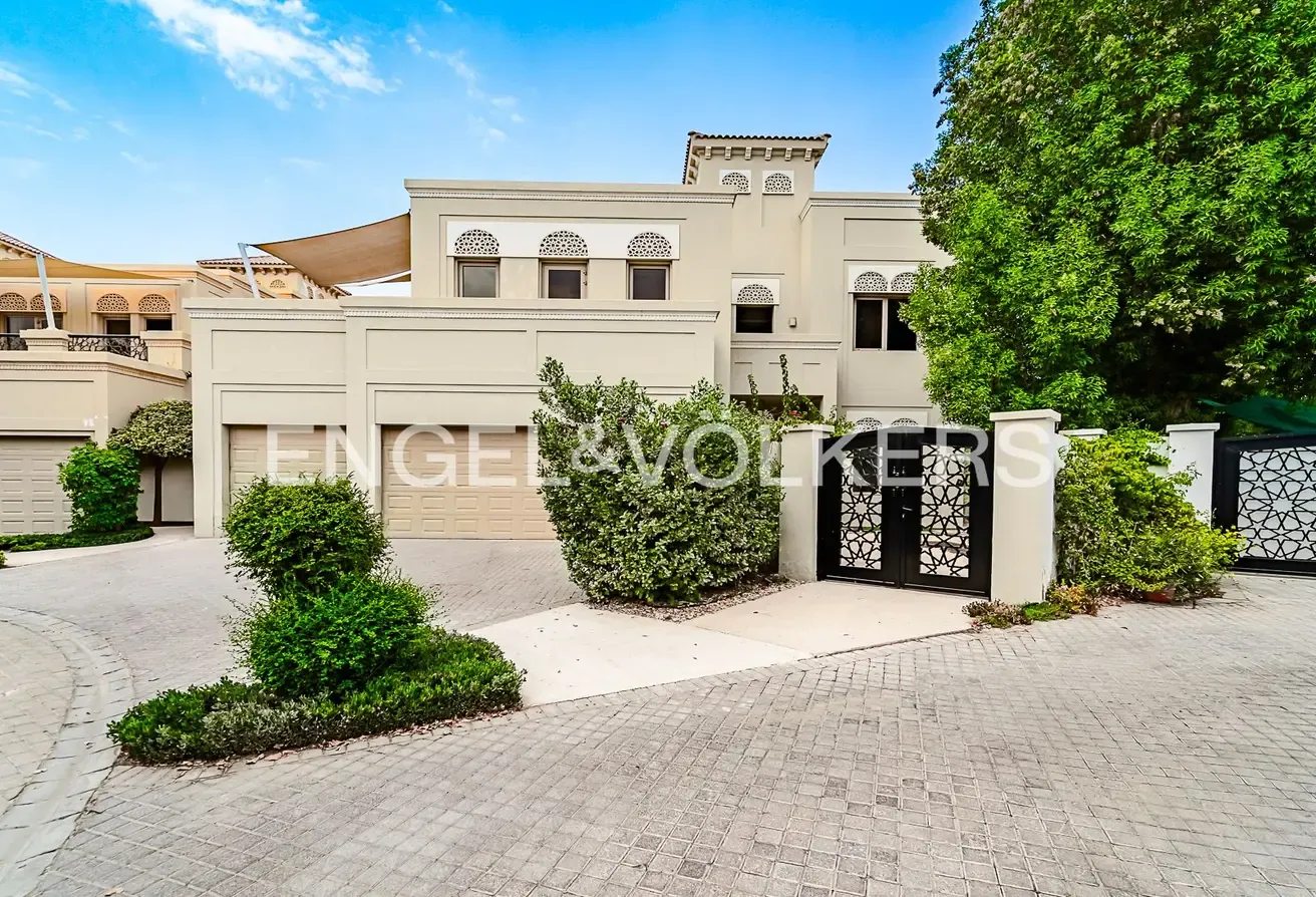 6 Bed | Basement | Private Pool | View today